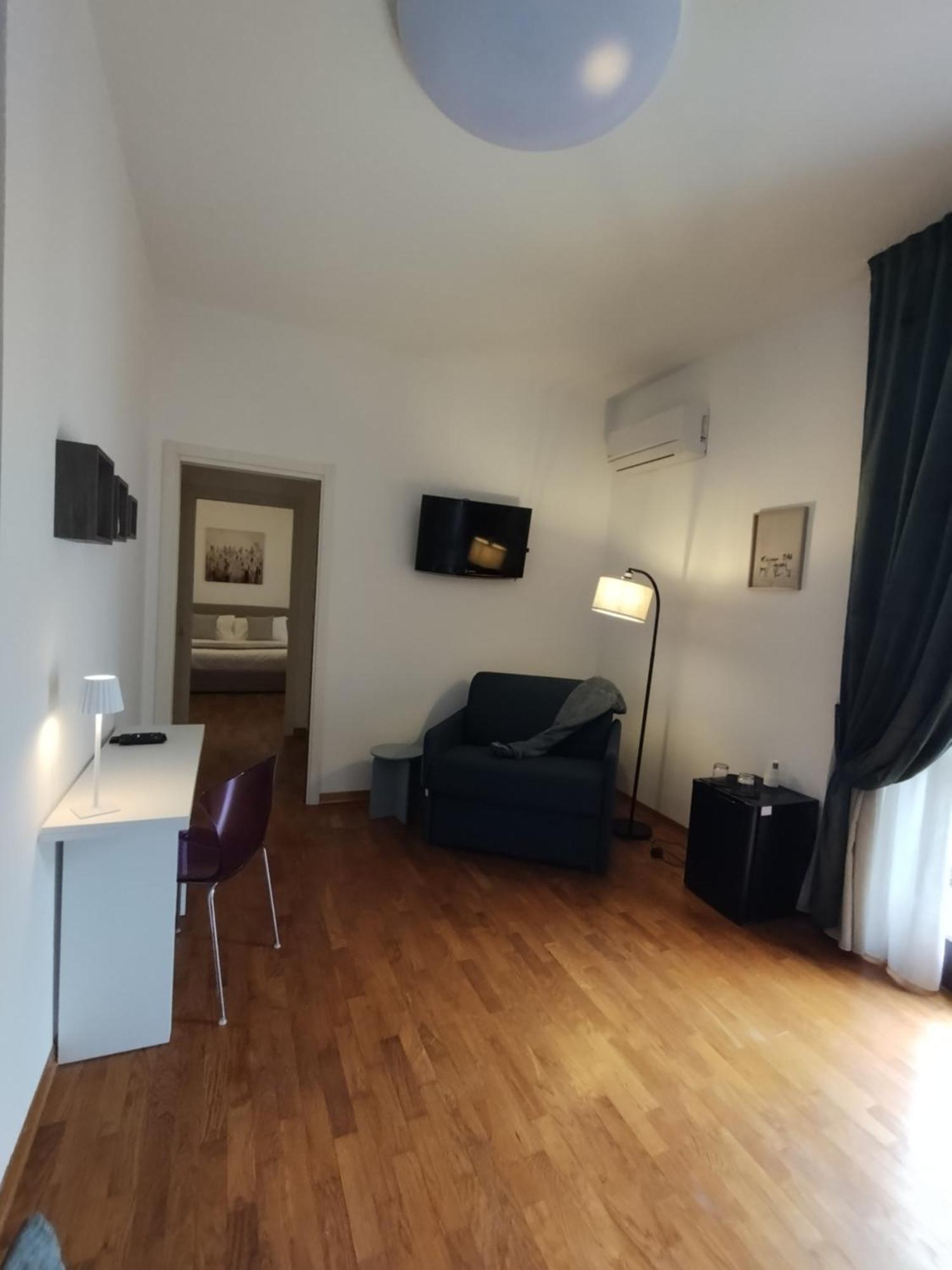 Palazzo Cusani Charming Rooms فيرتشيلي المظهر الخارجي الصورة