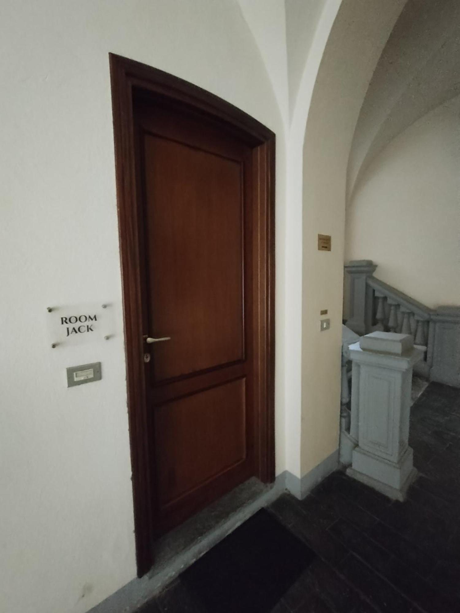 Palazzo Cusani Charming Rooms فيرتشيلي المظهر الخارجي الصورة
