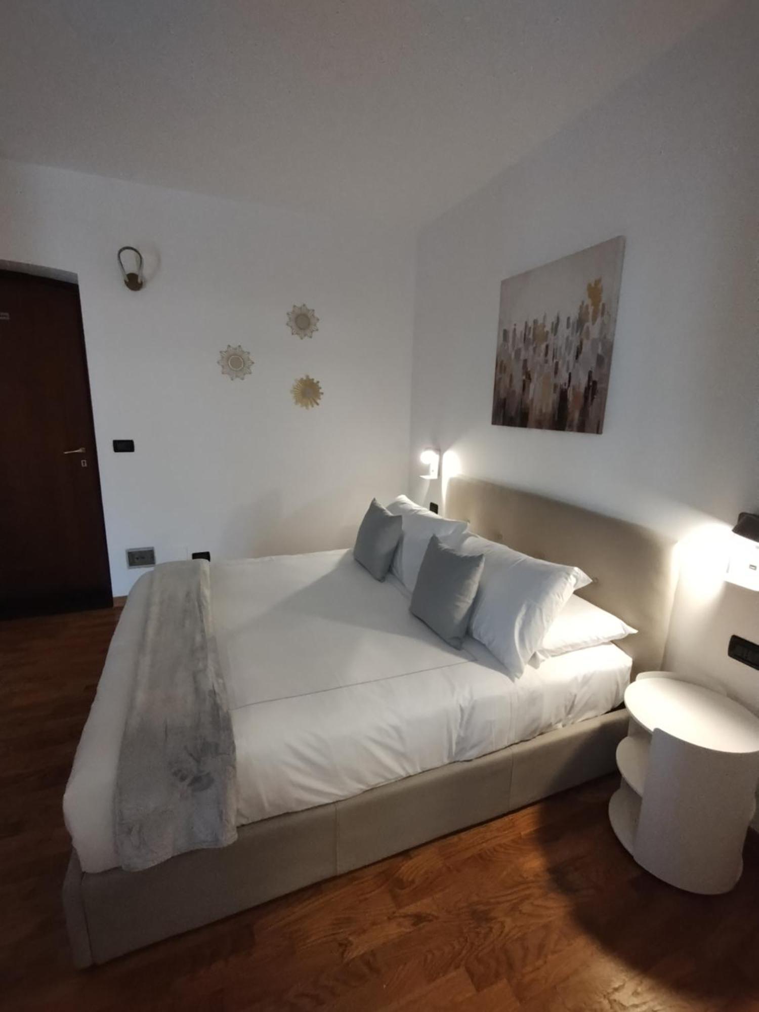 Palazzo Cusani Charming Rooms فيرتشيلي المظهر الخارجي الصورة