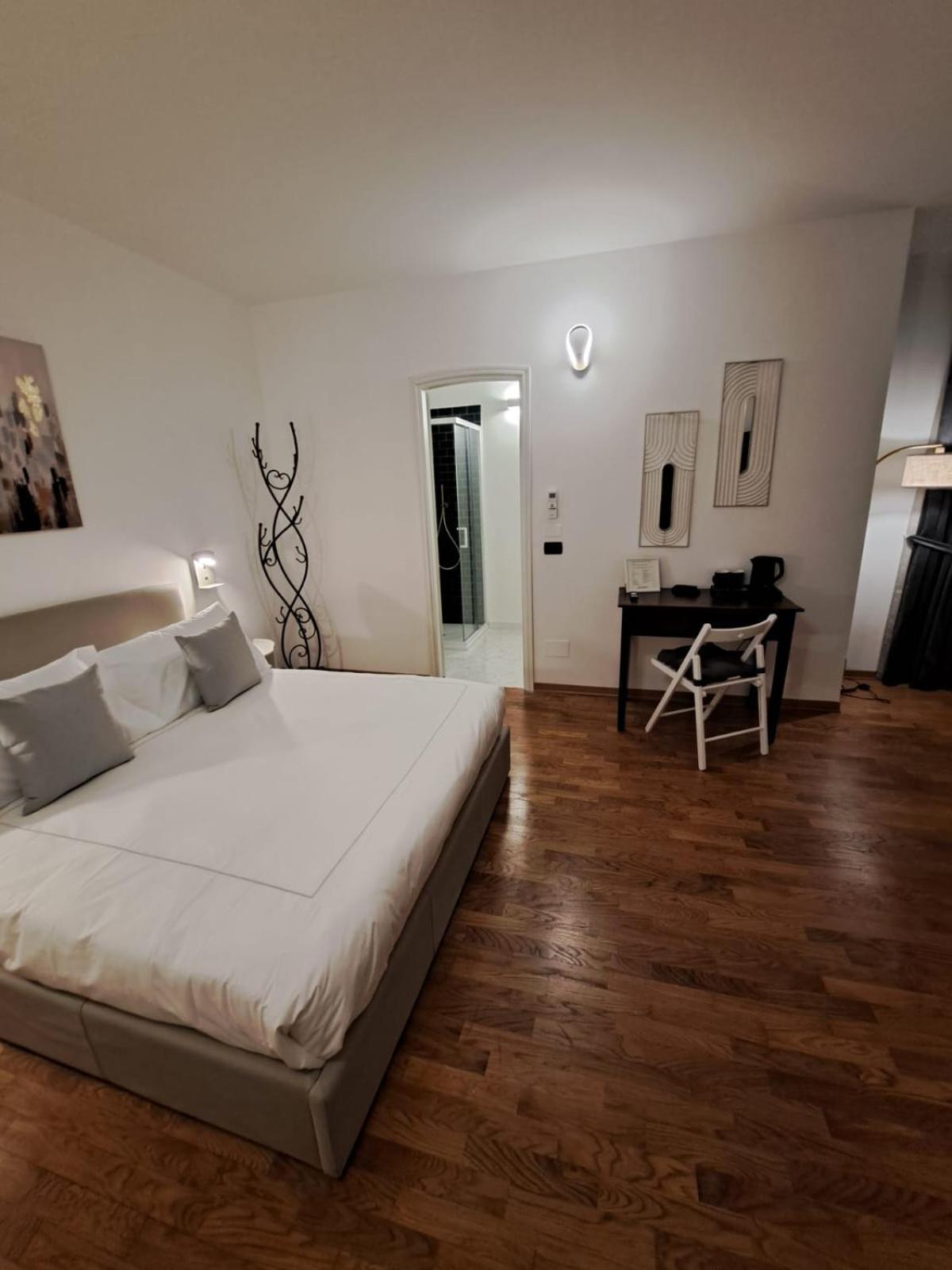 Palazzo Cusani Charming Rooms فيرتشيلي المظهر الخارجي الصورة