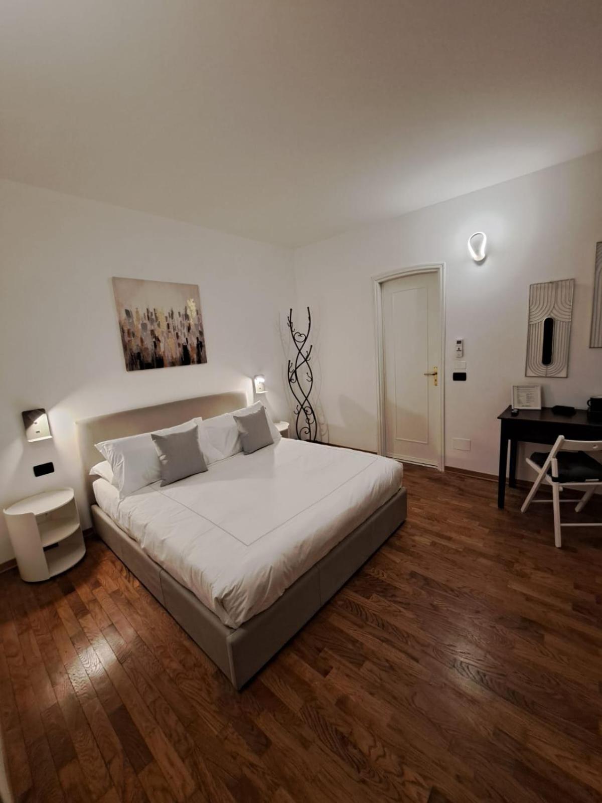 Palazzo Cusani Charming Rooms فيرتشيلي المظهر الخارجي الصورة