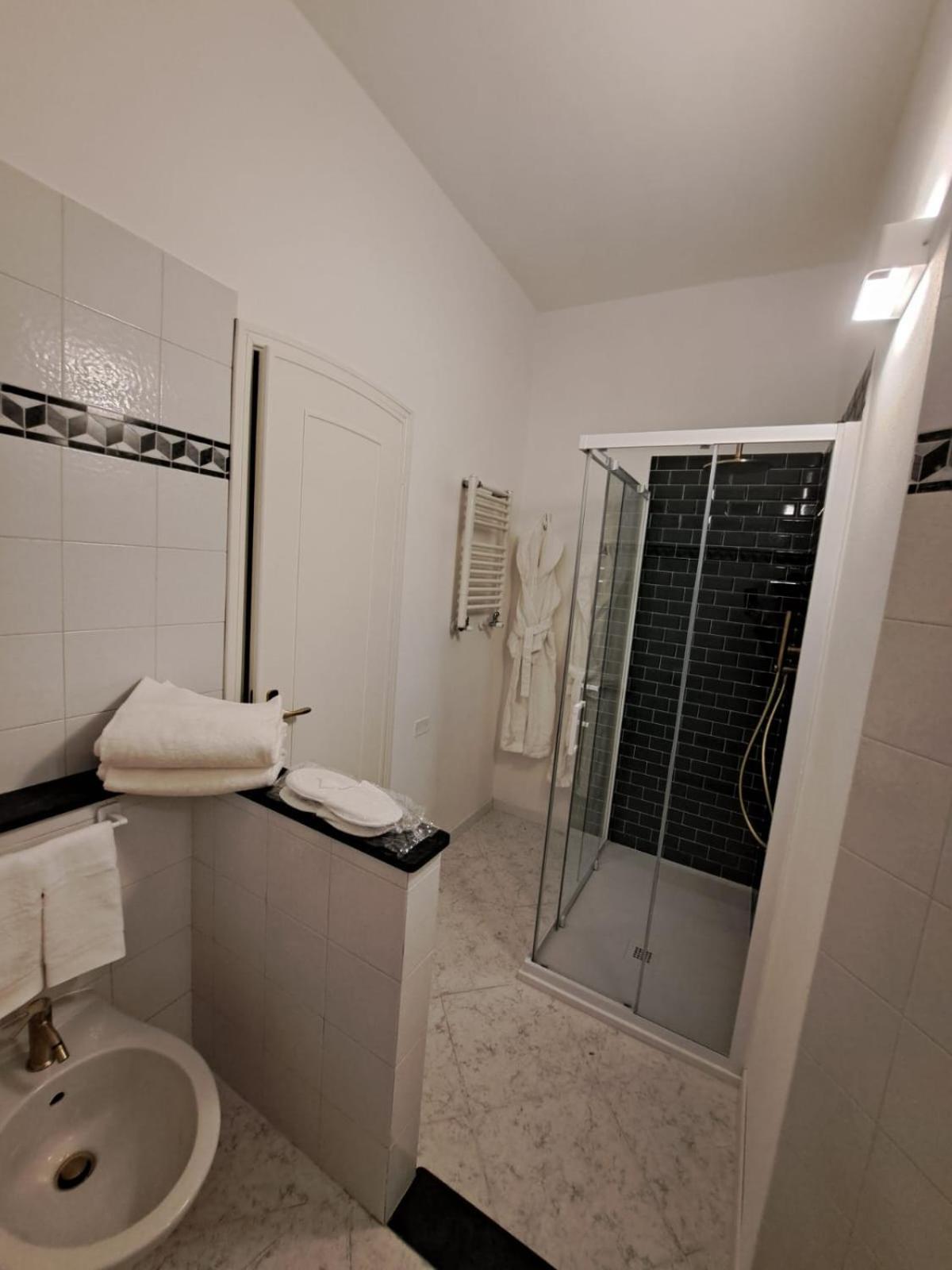 Palazzo Cusani Charming Rooms فيرتشيلي المظهر الخارجي الصورة